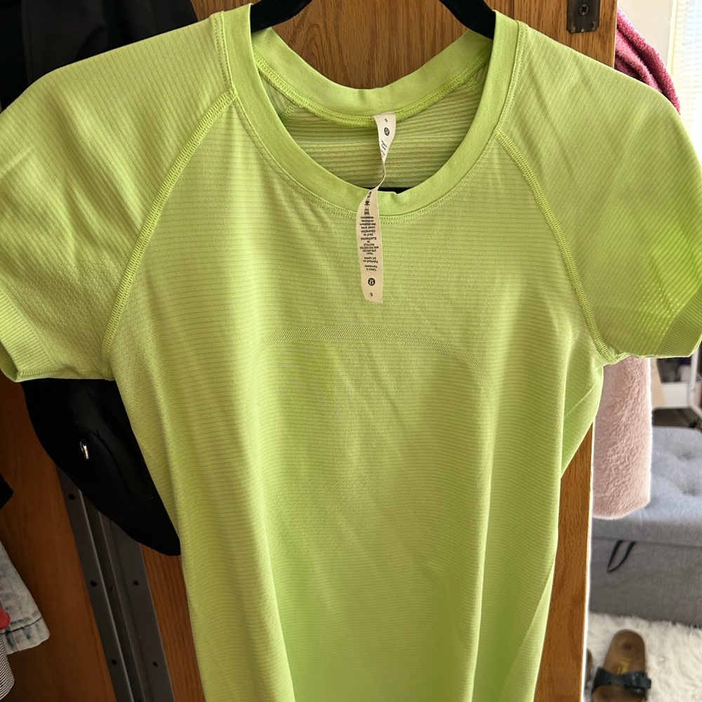 Lululemon short sleeve swiftly!